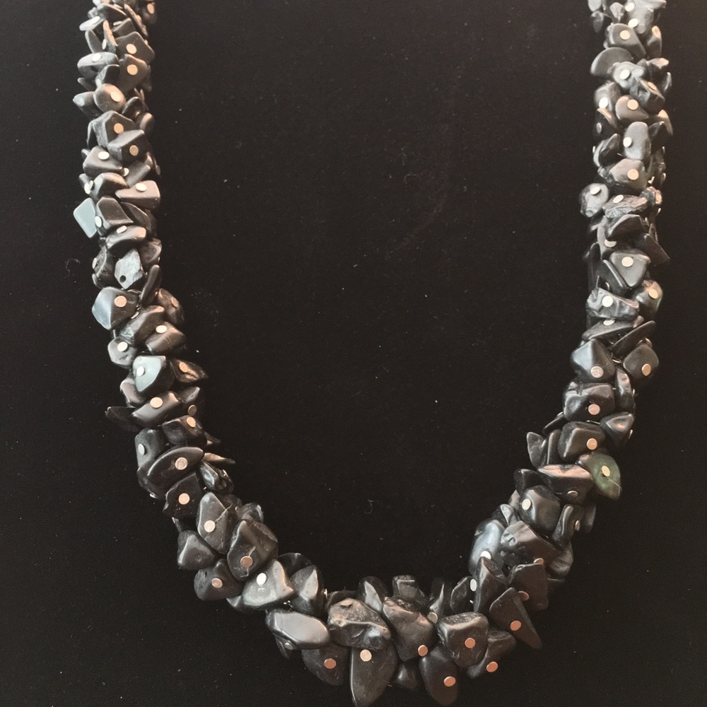 Graduated black chip adjustable necklace w coral